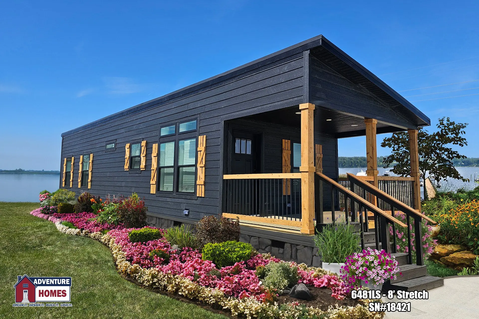 This photo shows a lakeside cottage.